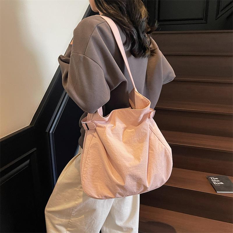 Simple Style, Niche Fashion, Large Capacity Casual Women's Bags, Foreign Style, Personalized Commuting Women's Messenger Tote Bag Tide