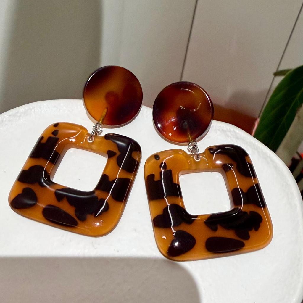 Natural tiger's eye stone series stud earrings for women Maillard exquisite retro earrings niche light luxury high-end temperament earrings