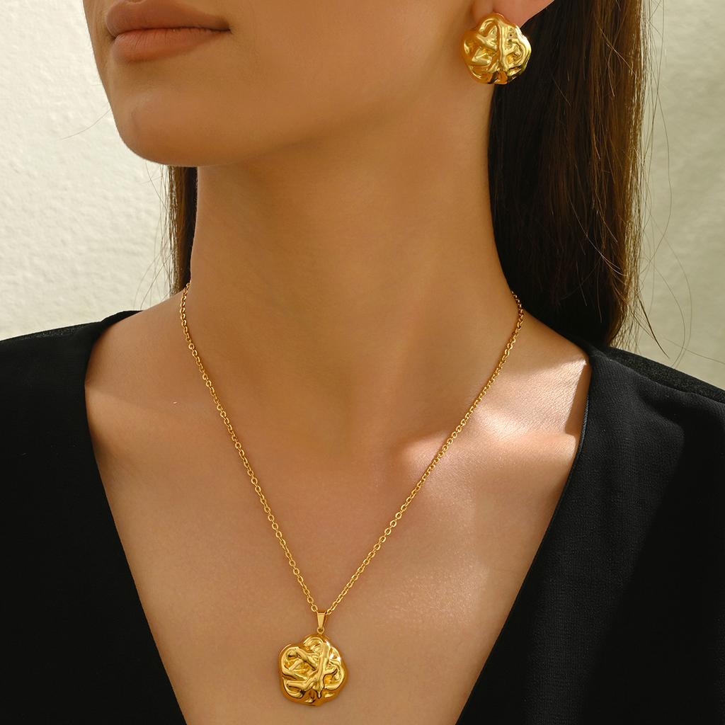 Wind Ladies Necklace Geometric Set Personalized Folded Metal Design Earrings Versatile Premium Jewelry