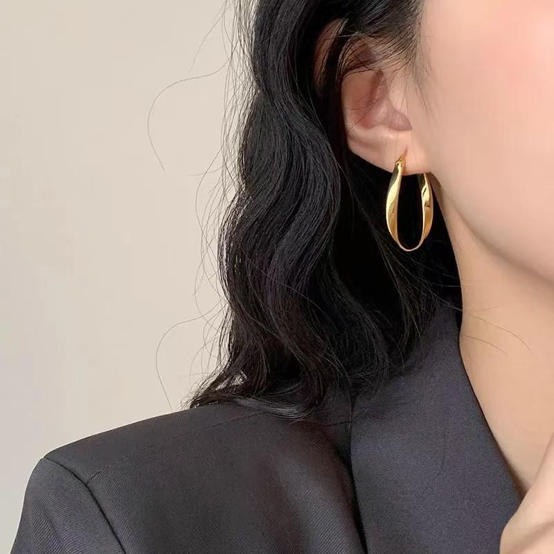 Gold Geometric Minimalist Ear Cuffs: High-End Versatile Fashion Earrings for Women