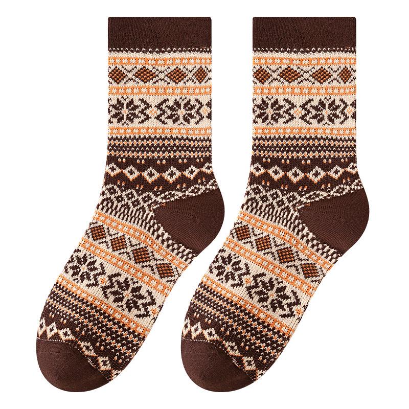 Men's Retro Ethnic Style Mid-Calf Cotton Socks: Trendy, Pilling-Resistant, American Amekaji Design for Autumn & Winter