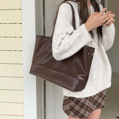 Semplice Borsa a Spalla Commuter in Morbida Pelle al Tatto Colore Caffè Retrò Lavoro Casual Sottospalla Tote Bag Donna