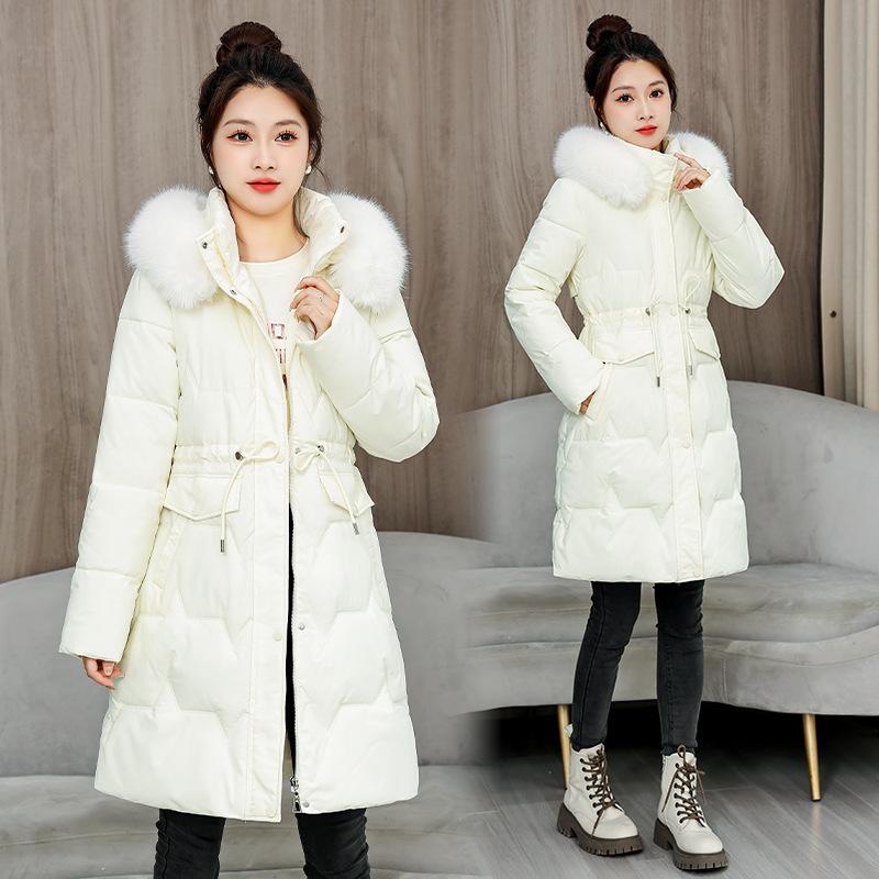 Mittellange und lange, eng anliegende, mit Baumwolle gefütterte Kleidung mit großem Pelzkragen, neue dünne und warme, mit Baumwolle gefütterte Kleidung und eng anliegende Mäntel im ausländischen Stil.