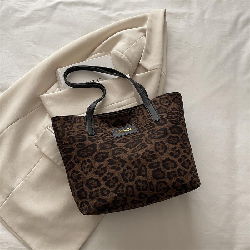 

Bag women s new fashion and leisure large-capacity simple shoulder bag contrasting color splicing portable tote bag