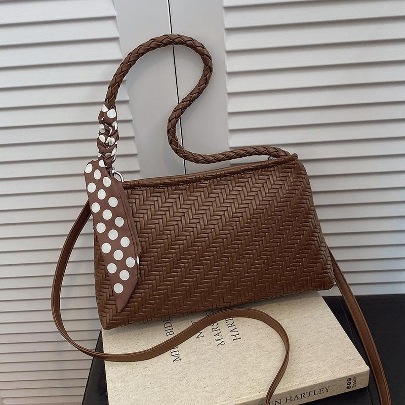 Premium Texture Light Luxury Woven Pattern Underarm Bag Women's New Portable Shoulder Bag Commuter Bucket Bag