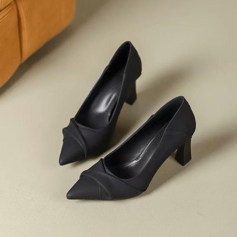 

Черные туфли на высоком каблуке из мягкой кожи женские толстый каблук весенние французские 7 см простые с мелким вырезом заостренный носок для собеседования работы 40 чёрный