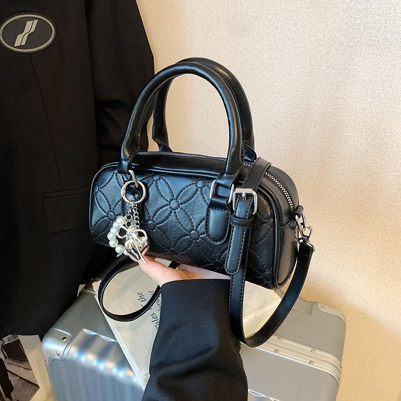 2025 new women's bag versatile single shoulder oblique span women's bag embroidered rhombus small bag shell bag