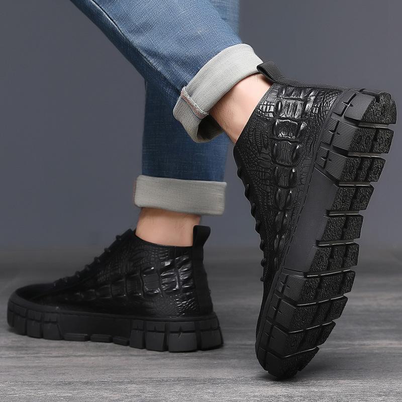 2025 new men's shoes breathable crocodile pattern casual shoes old Beijing cloth shoes men's one pedal