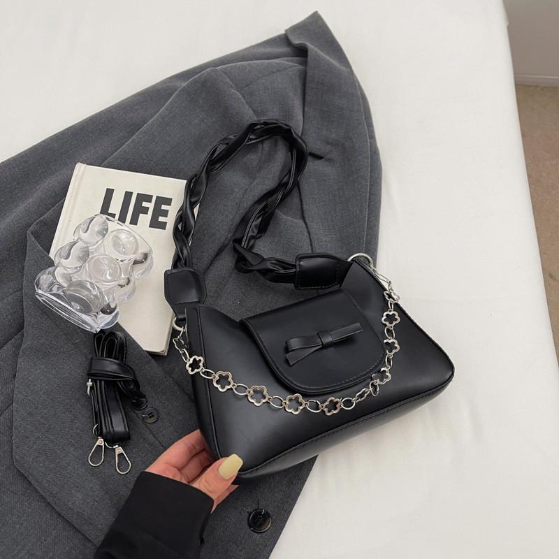 Stylish Chain Strap Women's Bag 2024 New Fashionable Bow Design In Solid Colors