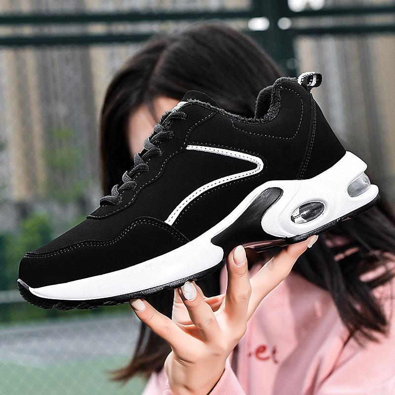 Autumn and Winter Women's Shoes Black Velvet Sports Shoes Casual Running Soft Sole Light Travel Shoes Single Shoes
