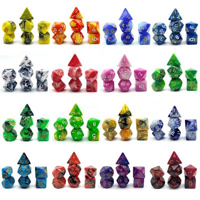 Elegantes Zweifarbiges 7-teiliges DND-Würfelset für Tabletop-Rollenspiele