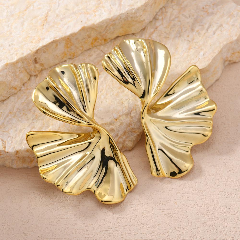 European & American Retro Irregular Leaf Earrings: Light Luxury, High-End, Fashionable Studs with Personality.