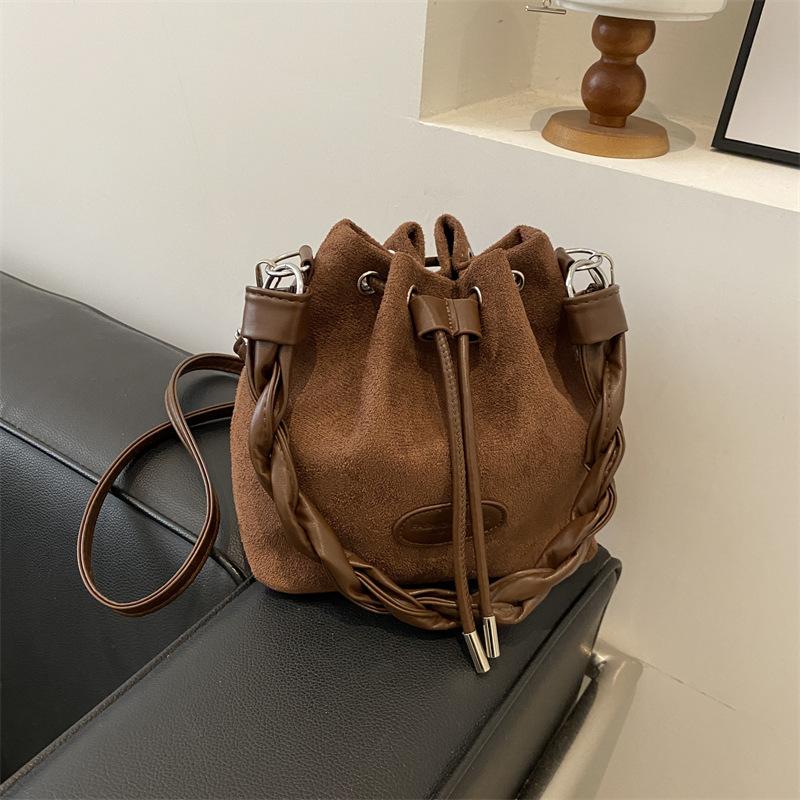 Women'S Bag, Bucket Bag, Niche Foreign Style Shoulder Bag, Matte Braided Rope, Bucket Bag, Fashionable Versatile Messenger Bag.