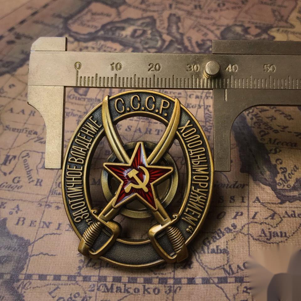 

Репродукция советского герба Медаль Красной Звезды Командорская сабля Памятная медаль Российская CCCP Шапка Эмблема Колесо Шляпа Значок Медаль Медаль Брошь #1