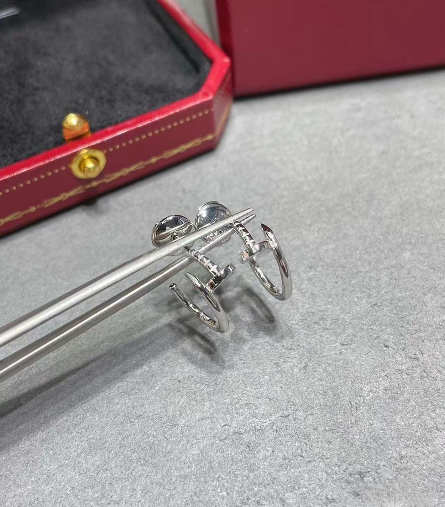 Pendientes de Aro con Tachuela para Uñas de Oro de 18 Quilates para Mujer - Diseño Elegante, Versátil y de Moda