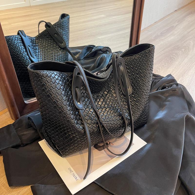 2026 Women Tote Bag Versatile Texture Retro Solid Luxury Designer Large Capacity Handbag New Ladies Commuter Bags Shopping Trav