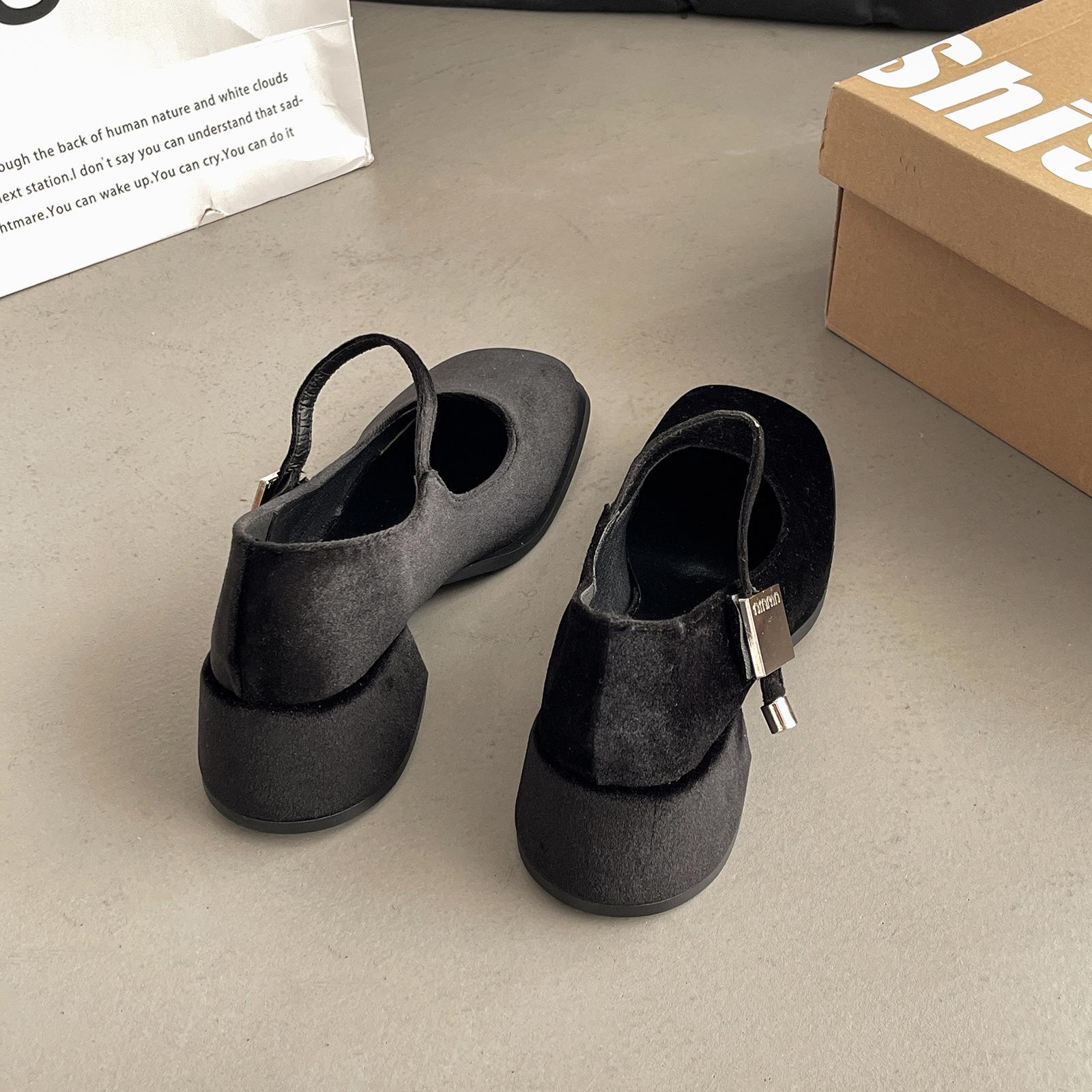 

Модные туфли Мэри Джейн на толстом каблуке с квадратной головкой, весна и лето, новые односложные туфли с пряжкой, высокие каблуки с юбкой, женские одинарные туфли 35 чёрный