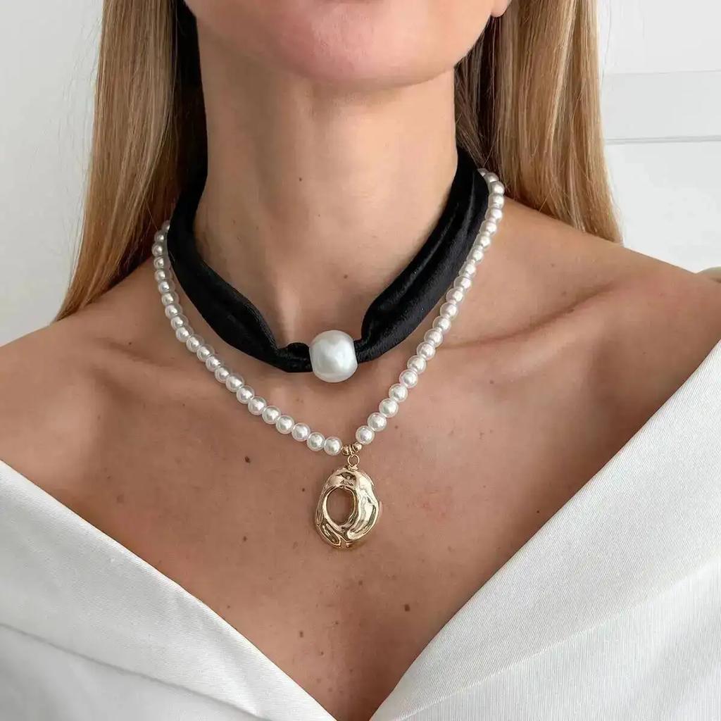 2026 Fashion 2Pcs Retro Leopard Print Velvet Imitation Pearl Necklace Women Trend Geometric Metal Pendant Choker Jewelry Gift