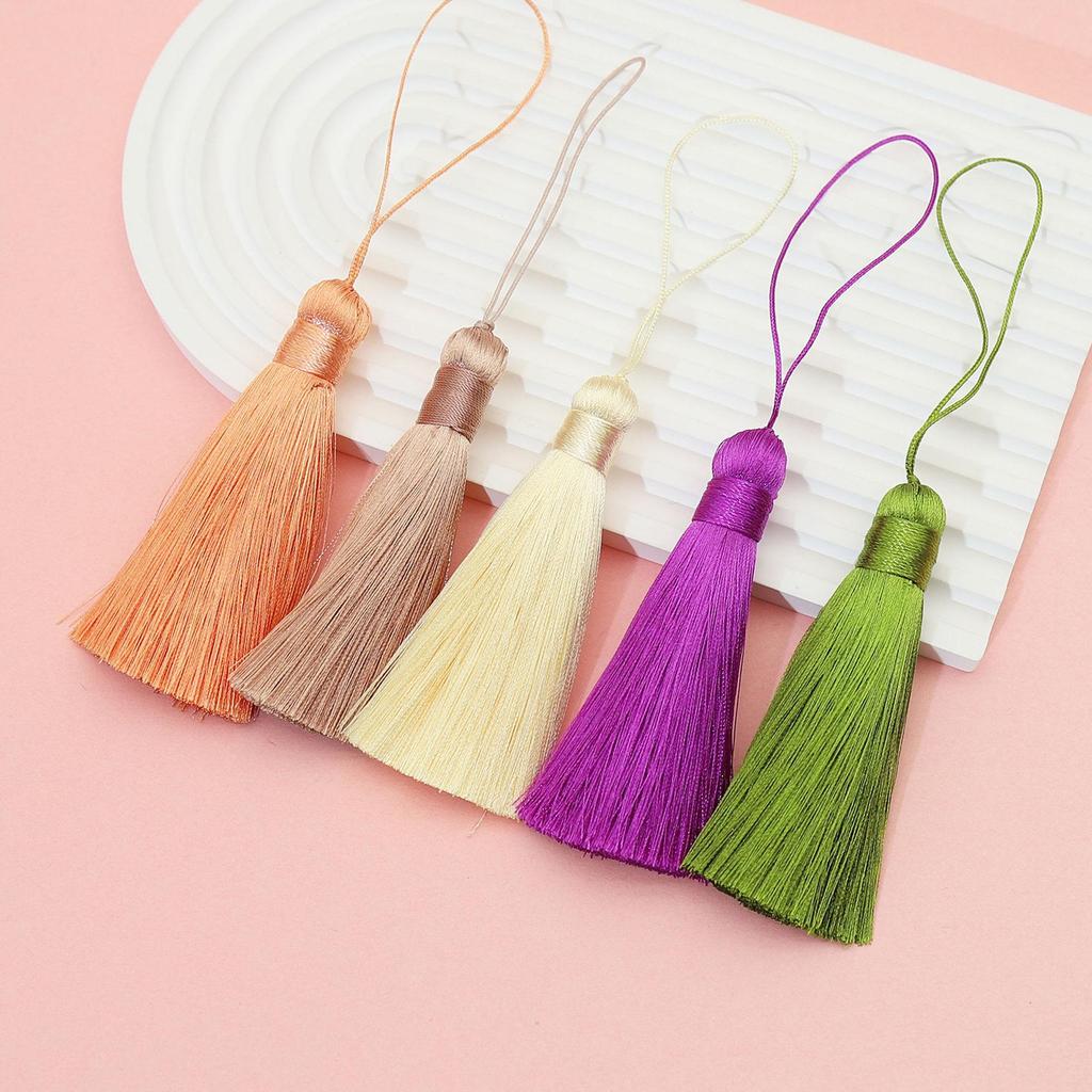 Green Bead Rice Pattern Hat Pendant with Vertical Polyester Tassel
