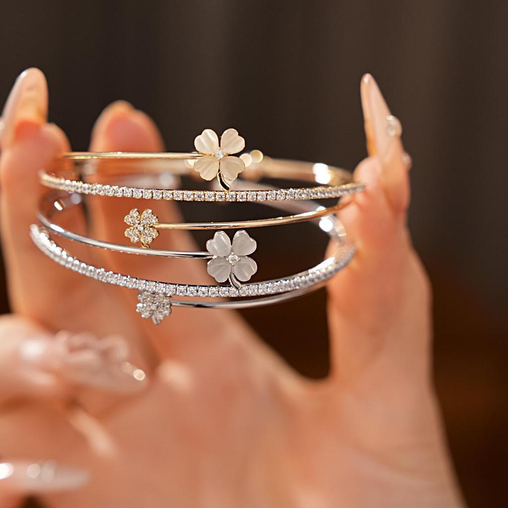 Qionghua Elegant Zircon Clover Cat's Eye Openable Bracelet for Women