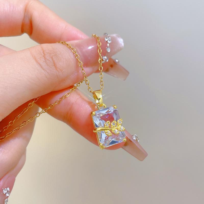 Titanium Steel, Rectangular Leaves, Light Luxury Temperament, Gorgeous Diamond Necklace, Female Versatile Collarbone Chain, Titanium Steel Chain.