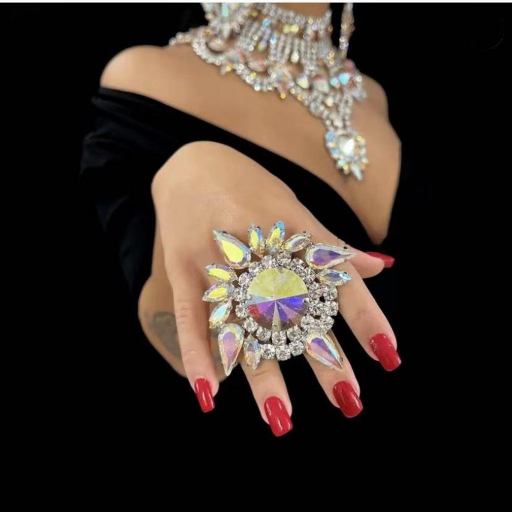 

Шикарные и смелые кольца с кристаллами в форме капли воды - эффектные украшения для женщин Gold