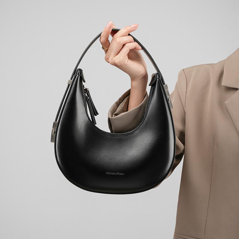 Cowhide Crescent Bag Women'S Versatile Commuter Underarm Bag Strict Black Crescent Tote Bag Premium Leather Shoulder Bag