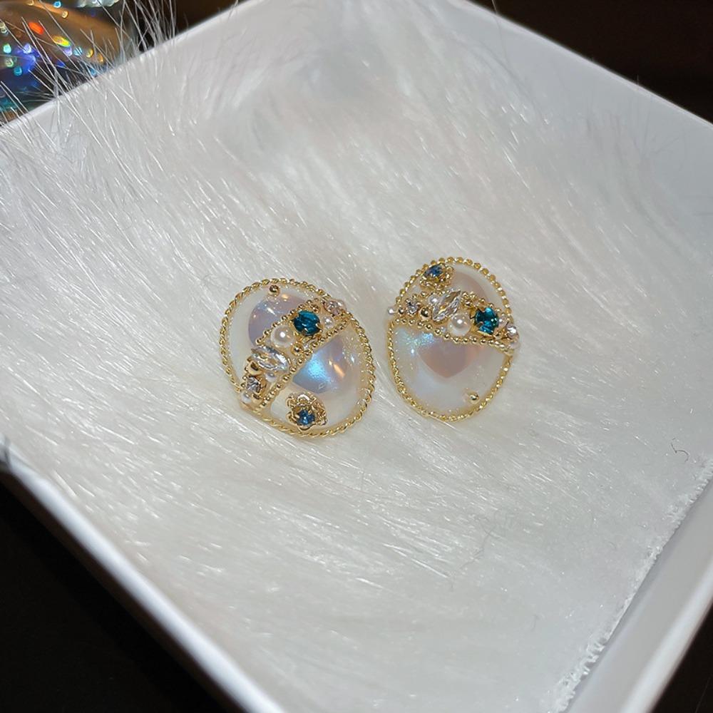 Silver Needle Retro Flower Pearl Earrings French Niche Stud Earrings Light Luxury High-end Earrings Women