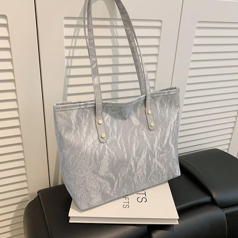 Simple and atmospheric tote bag New fashion trend women's shoulder armpit bag Casual versatile commuter handbag women