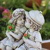 Estatua de Hada Sentada Resina Pareja Niño y Niña Sentados Silla Beso Figurita Adorno de Jardín Exterior Escultura de Porche Decoración de Patio