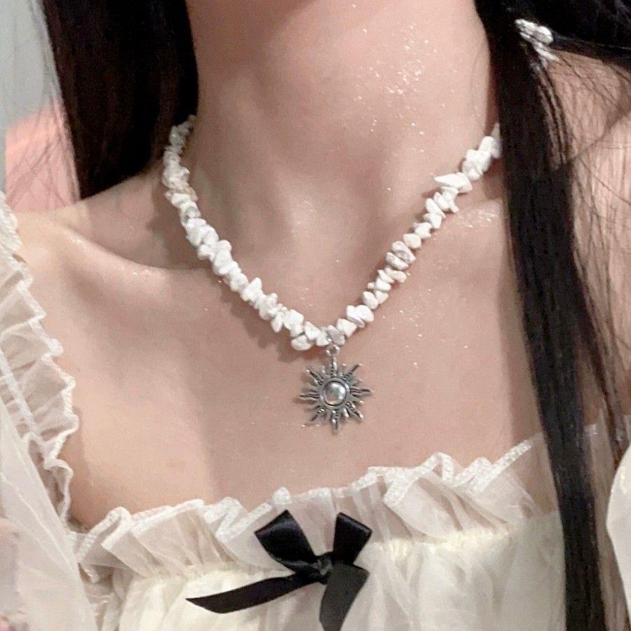 2025 High-End Gothic Punk Necklace: Y2K Dark Style Clavicle Chain for Women