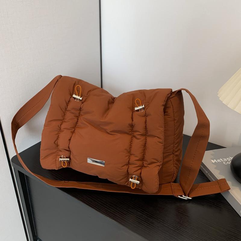 

Bags Large Capacity Women s Underarm Bags 2025 New Fashion Tote Bags Wide Shoulder Straps Single Shoulder Crossbody Bags Cotton Clothing Bags коричневый