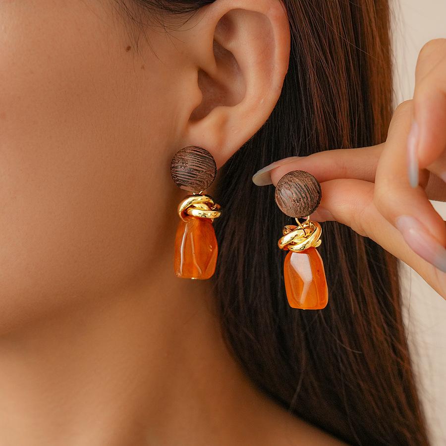 European Retro Geometric Resin Wrapped Earrings: High-End Autumn Winter Style for Women