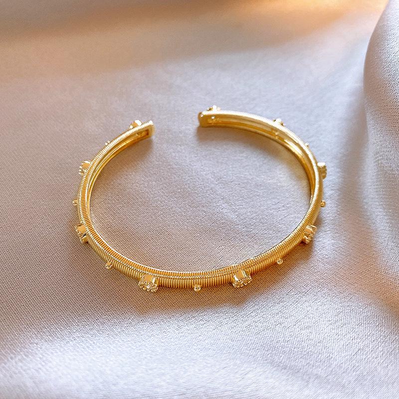 Elegant Multi-Layered Diamond Inlaid Open Bangle: Light Luxury Fashion Bracelet for Women