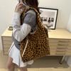 Fashionable Large Capacity Fall Casual Minimalist Tote Bag For Women In Khaki Brown And White