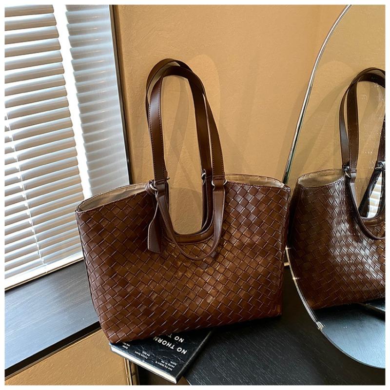 New tote bag versatile commuter vegetable basket handbag woven shoulder messenger big bag women's bag tide