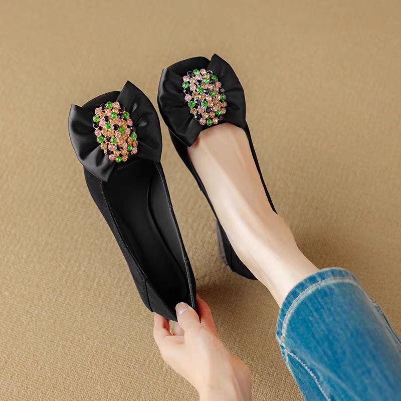 

Новый стиль знаменитостей, модные туфли-лодочки с пряжкой из стразов, простые и универсальные, квадратный носок, толстый каблук, мелкий вырез, на одном ремешке, из маленькой кожи 40