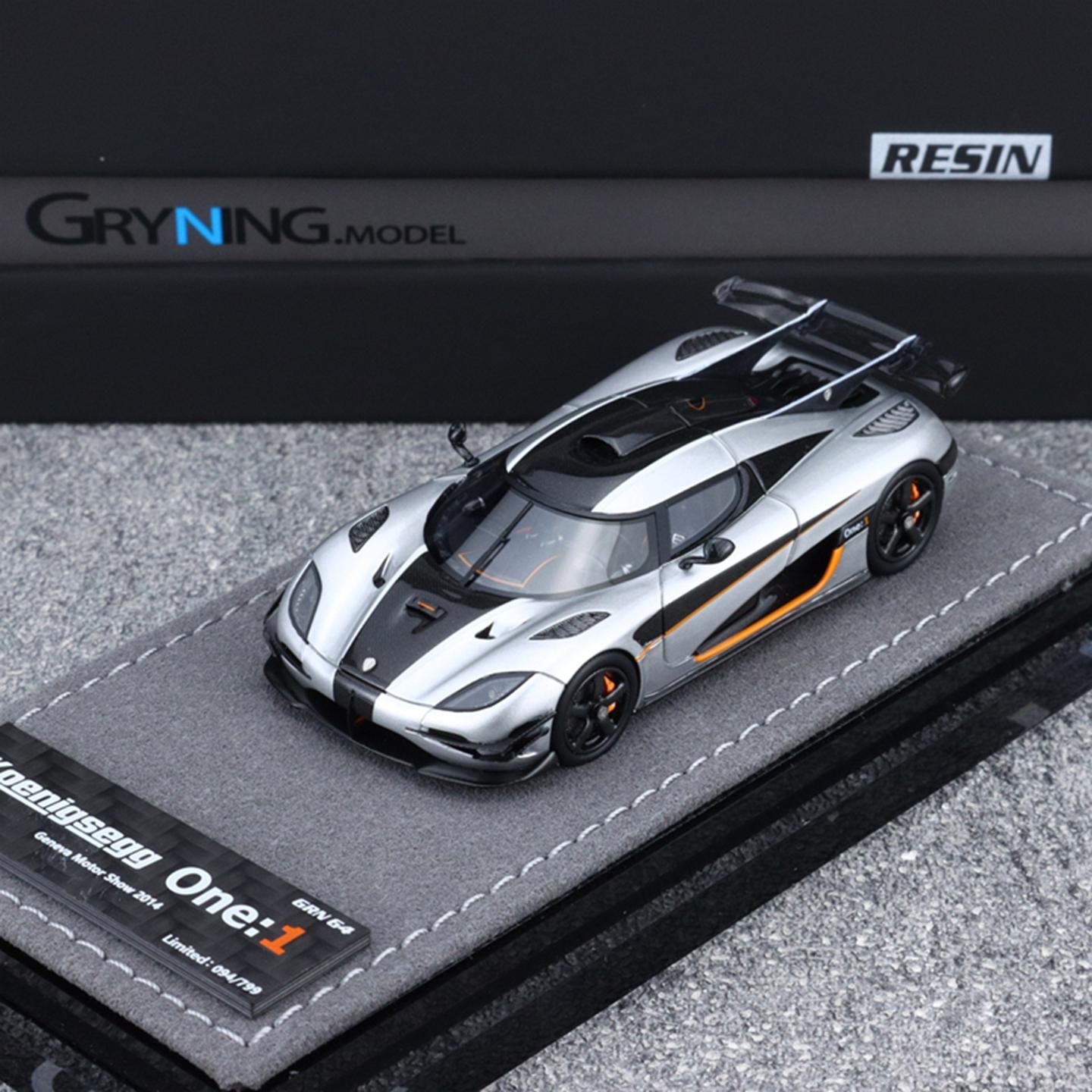 

1:64, One:1 Glossy silver/matte blue, high-grade resin static miniature simulation car toy model, boy collection ornament.