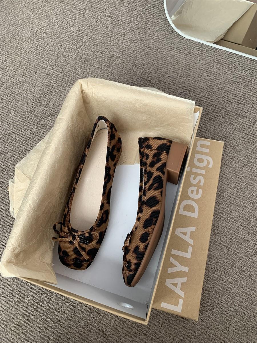 

Thick heel with skirt temperament single shoes women s shoes spring and autumn 2025 new blue bow light mouth French ladyshoes 40 цветной печати леопарда