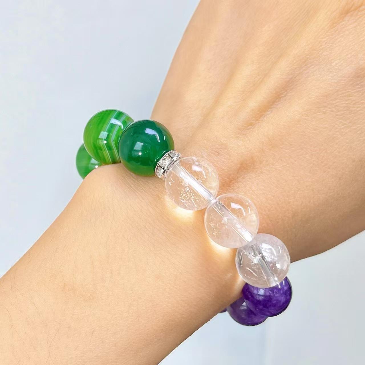 

Large Particle Natural White Crystal Amethyst Chalcedony Green Bracelet Bracelet.