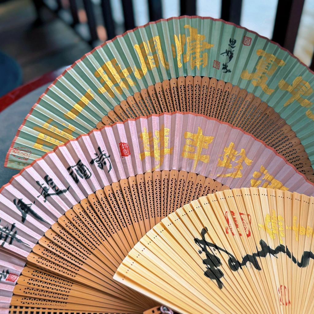 Fan, a New Chinese-Style Folding Fan for Home Use, Solid Color Fan, Chinese Style Portable Hollow Bamboo Fan, Suitable for Pairing with Qipao and