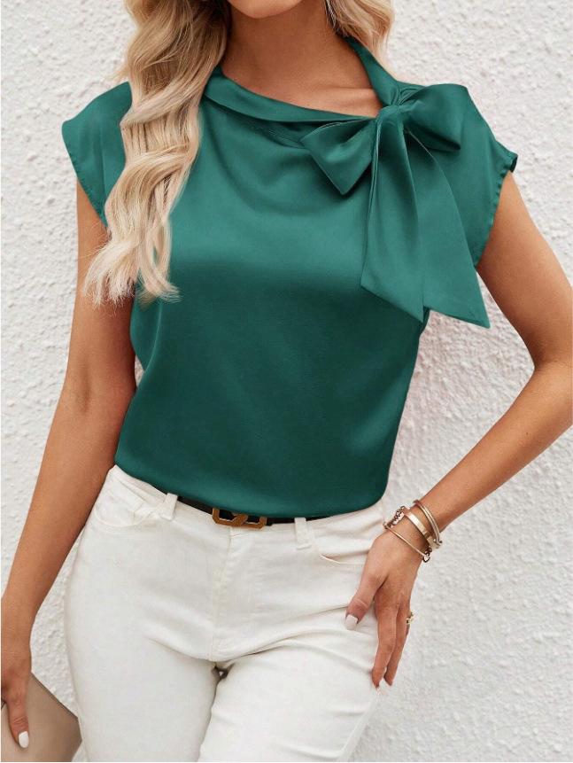 T-shirt da donna in raso con colletto a fiocco e design di nicchia