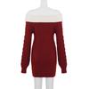 Ein schulterfreies Color-Block Bodycon Strickkleid mit Schleife, formender Taille und Vintage-Feeling