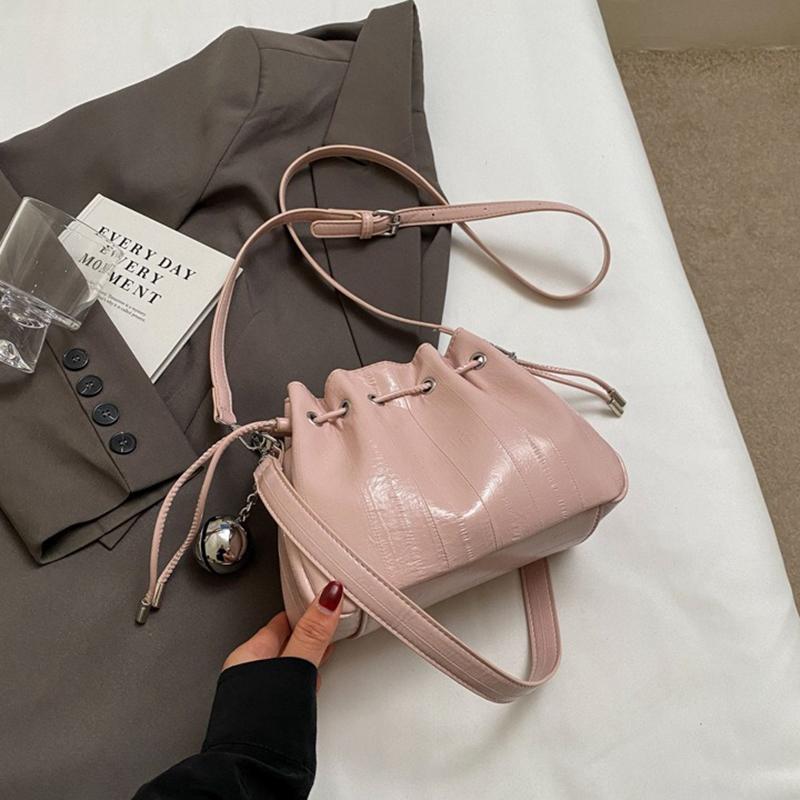 2024 New Work Bag Women's Pleated Crossbody Bag Summer Design Shoulder Bag Bucket Bag