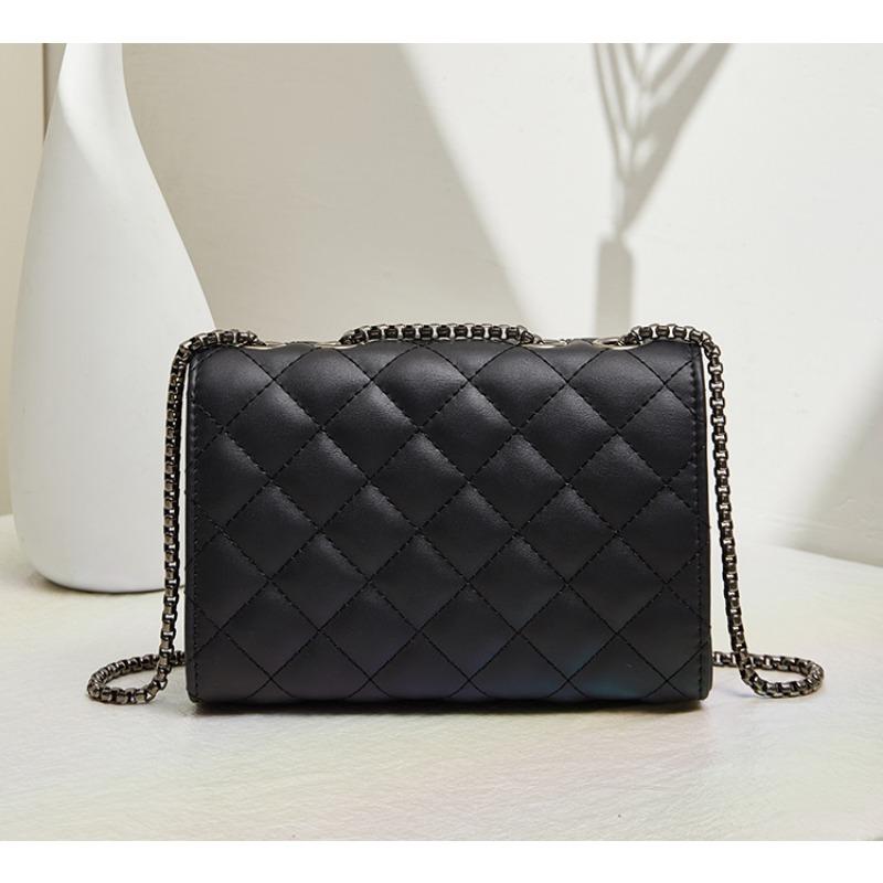 Everyday Shoulder Bag with Simple Design