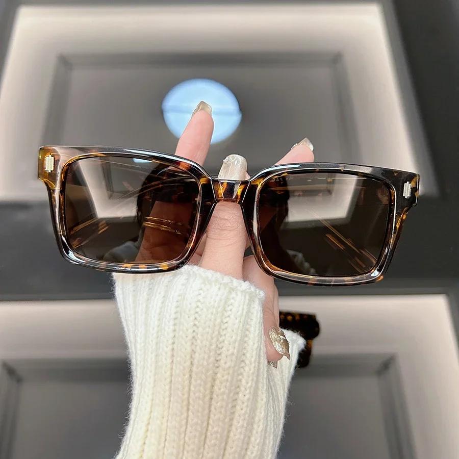 New Square Sunglasses Women Men Brand Designer Shades Sun Glasses Female Male Vintage Fashion Rivet Luxury