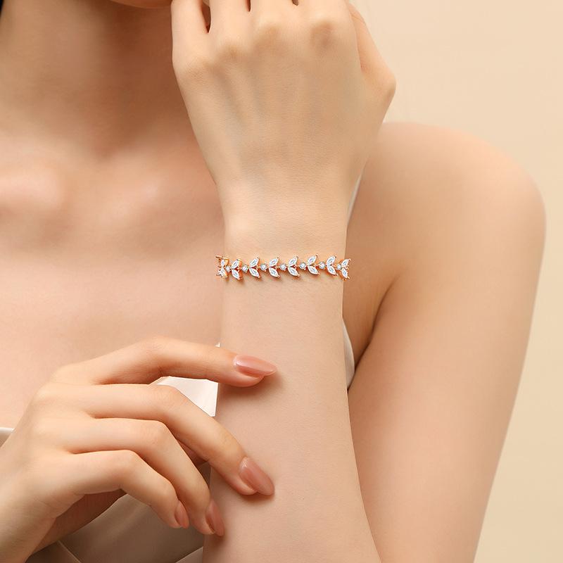 Justerbart utdragbart roséguldveteörhängearmband för kvinnor med lätt lyxigt moderiktigt zirkonsmycke