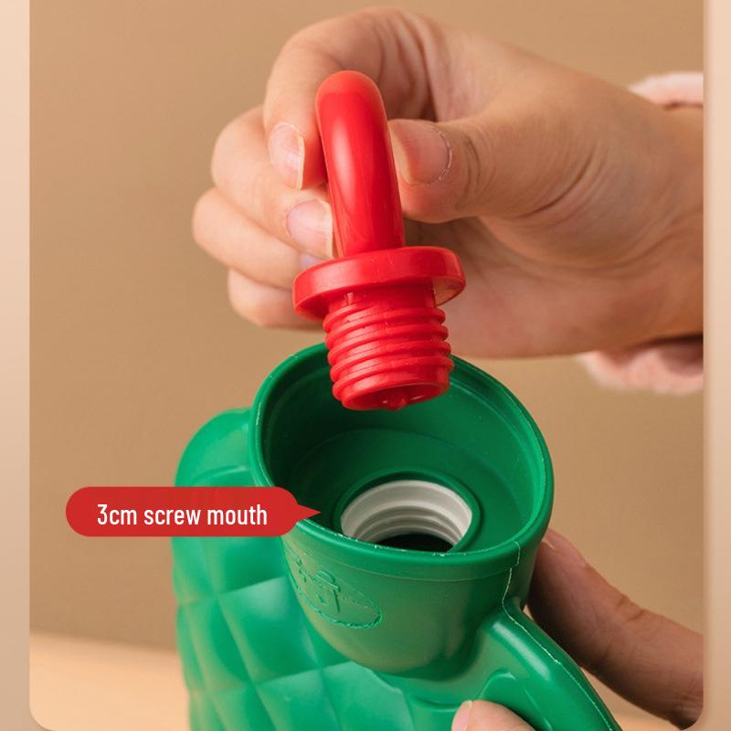 Plush Explosion-Proof Hot Water Bottle for Girls - Winter Hand and Abdomen Warmer, Available in Large and Small Sizes.