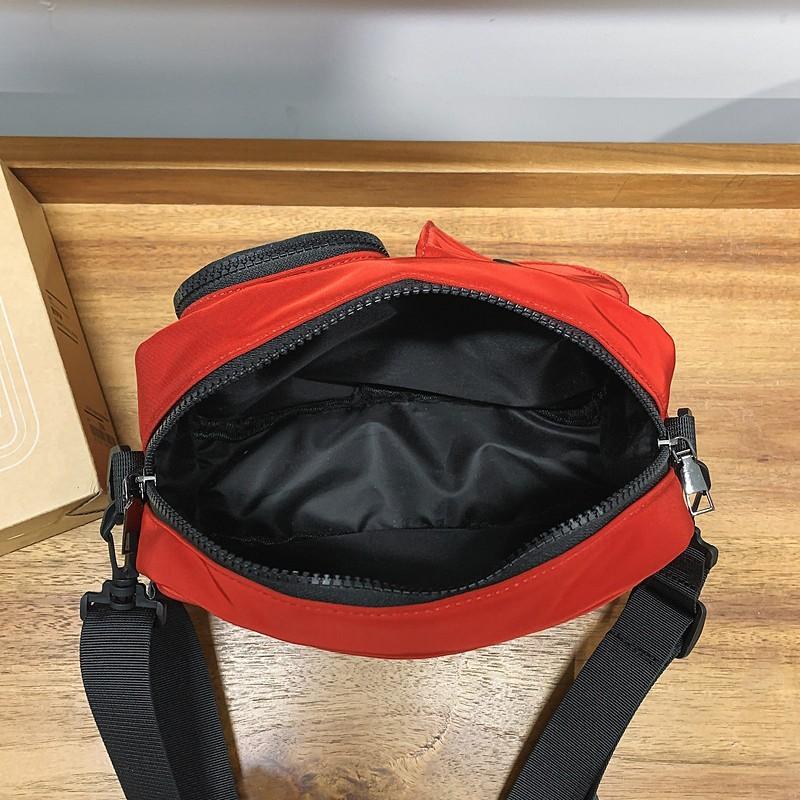 Wind small bag, new small square bag, unisex messenger bag, fashionable and lightweight nylon cloth shoulder bag.