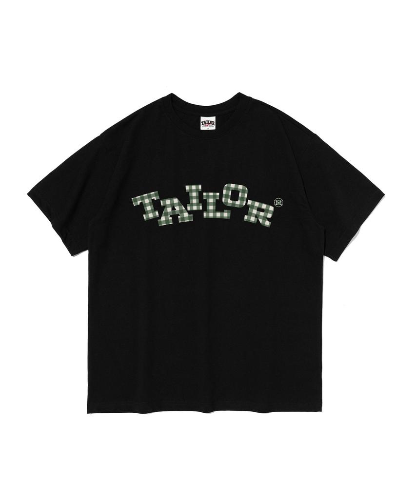 TAILOR STUDIO Taylor Check Arc Logo Short Sleeve T-Shirt (Black)